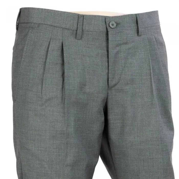 Dettaglio fotografico 1 del pantalone grigio, Modello 02